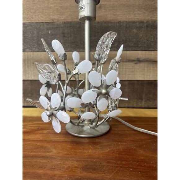 Grace White Flower Lamp Pottery Barn - Flaws - Picture 1 of 12